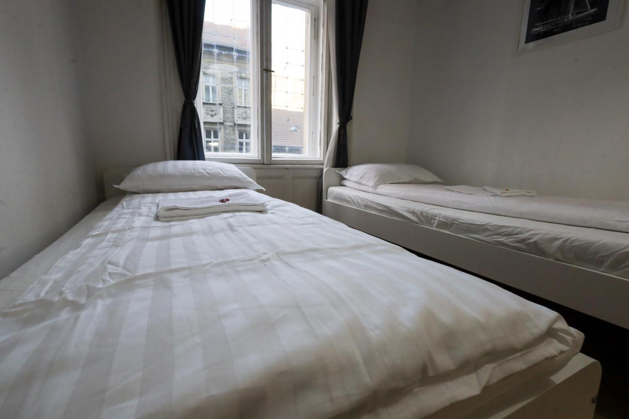 Appartement Pest-port 4 For 16 Person *
