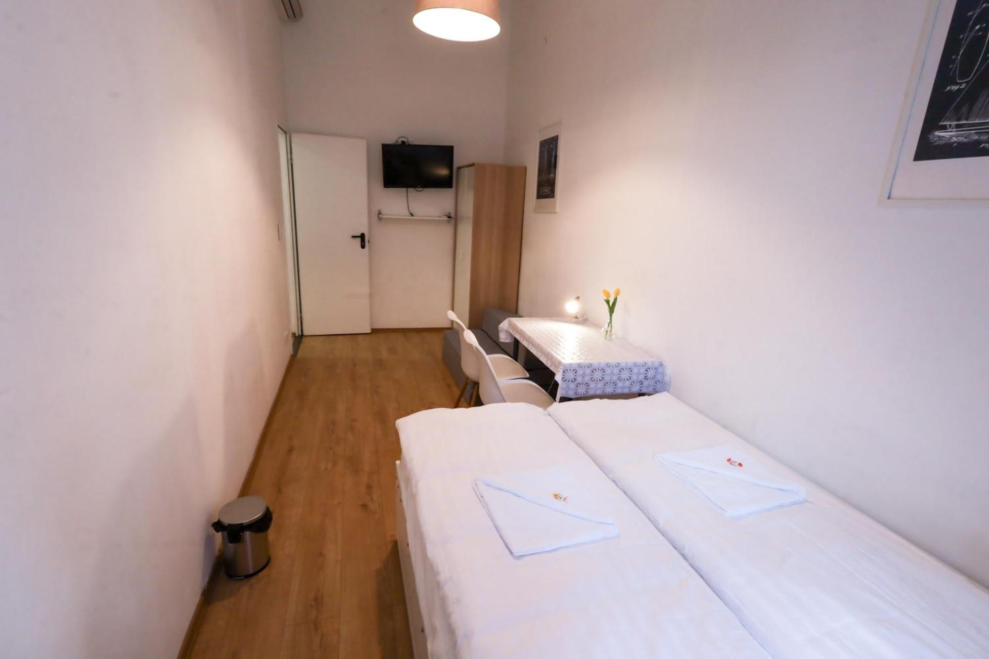 Appartement Pest-port 4 For 16 Person *