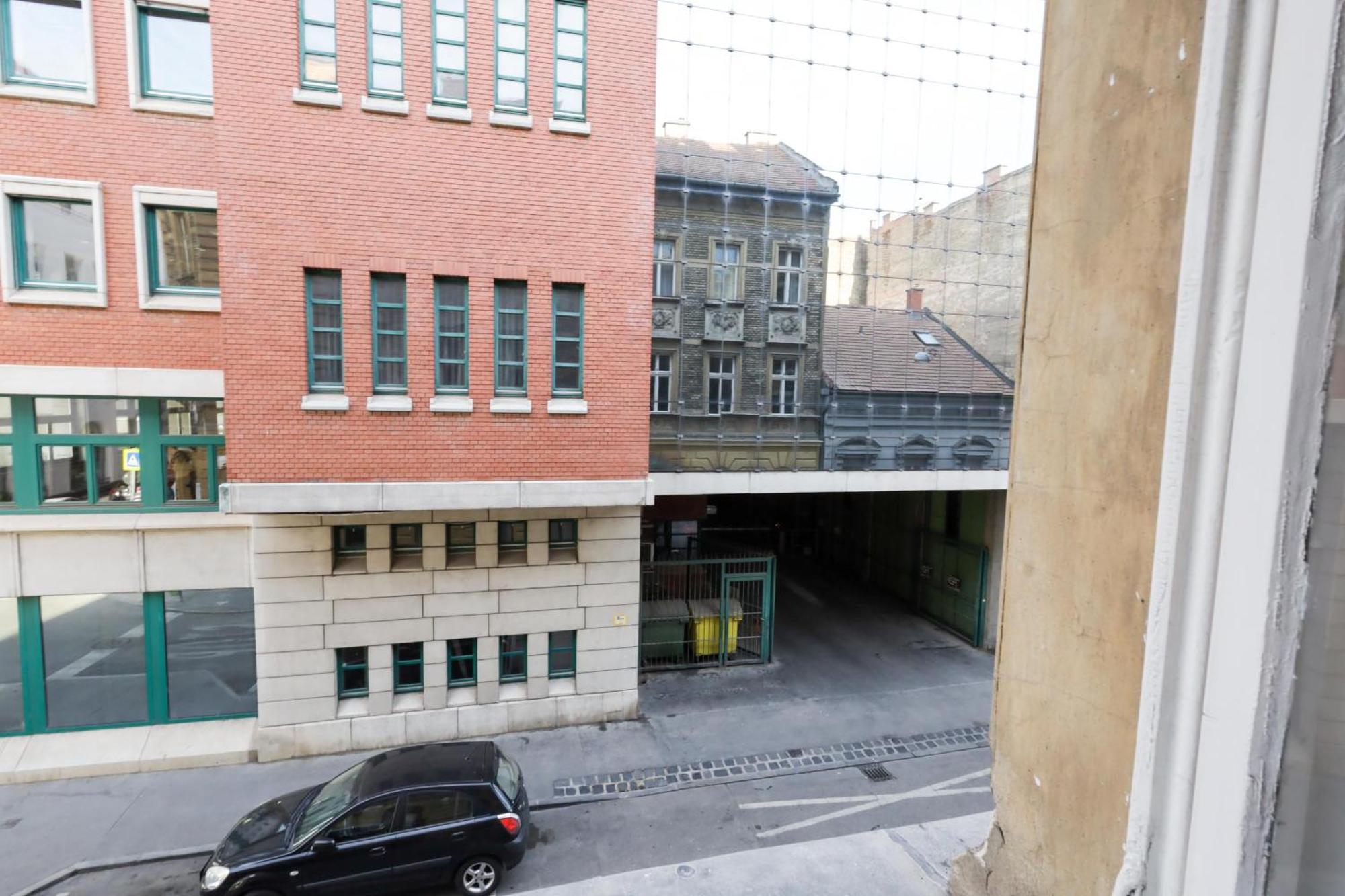 Pest-port 4 For 16 Person Appartement