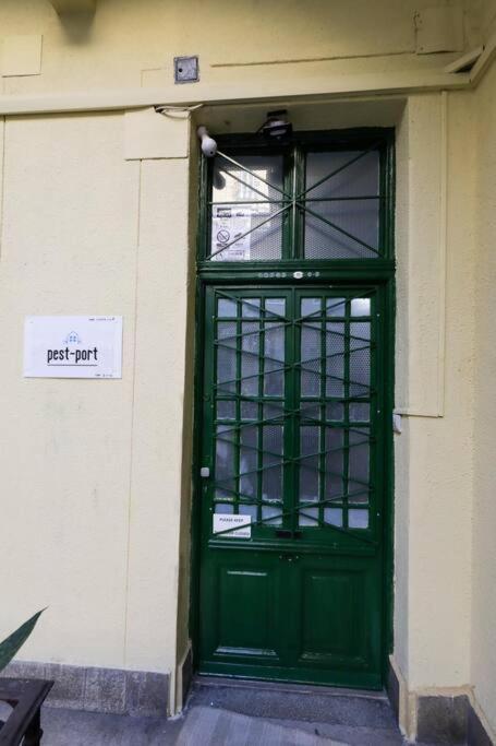Appartement Pest-port 4 For 16 Person Boedapest